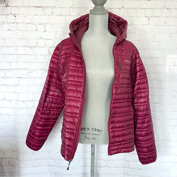 PATAGONIA Ultralight Down Hoody Quilted Puffer Jacket - Picture 9 of 14